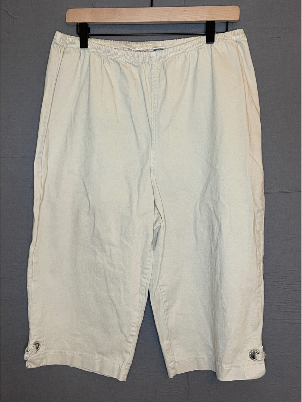 Croft & Barrow Woman Stretch Capris Size 1X Beige Elastic Waist Cropped Pants